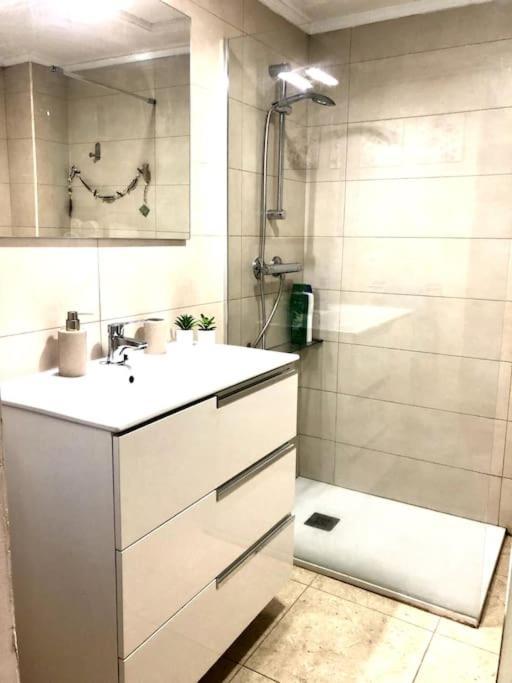 Apartment En Patio Sevillano Alameda-isla Magica Seville