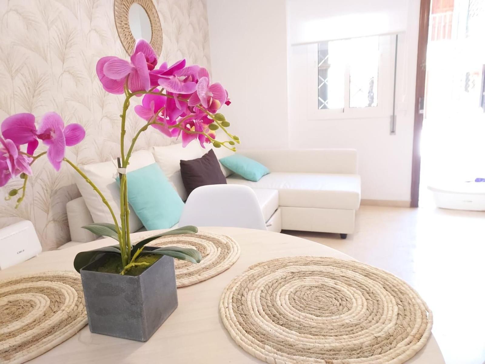 Apartment En Patio Sevillano Alameda-isla Magica Seville