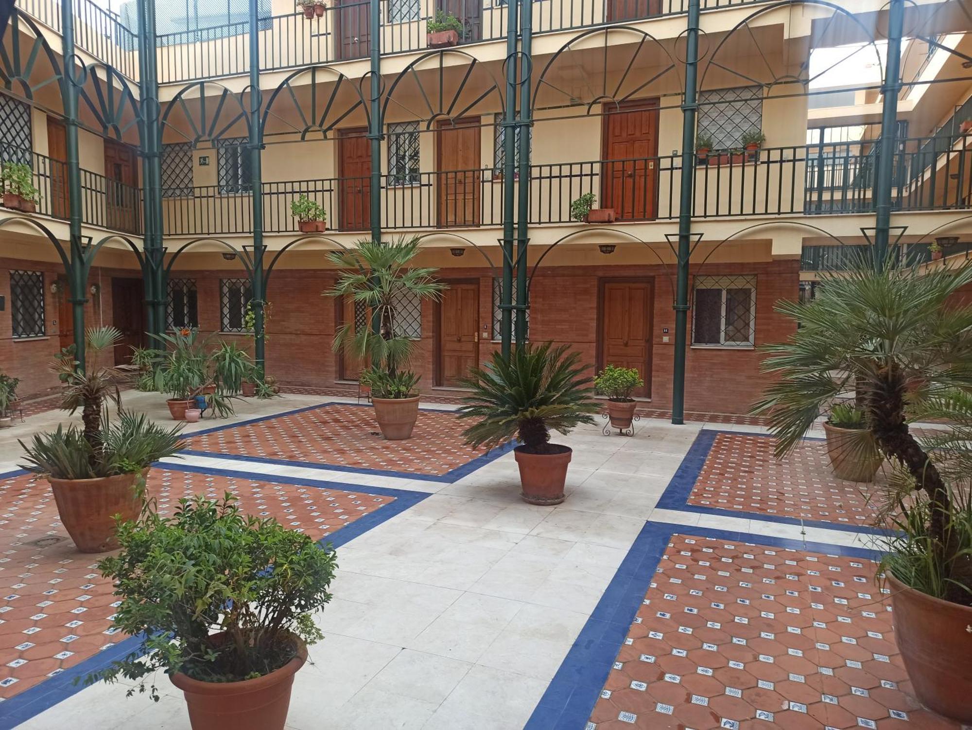Apartment En Patio Sevillano Alameda-isla Magica Seville
